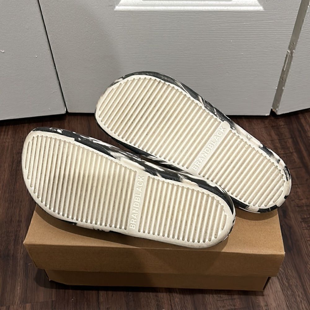 Brand Black LA/Electric & Rose Black & White Sandals, Size 7.5 - Picture 7 of 10